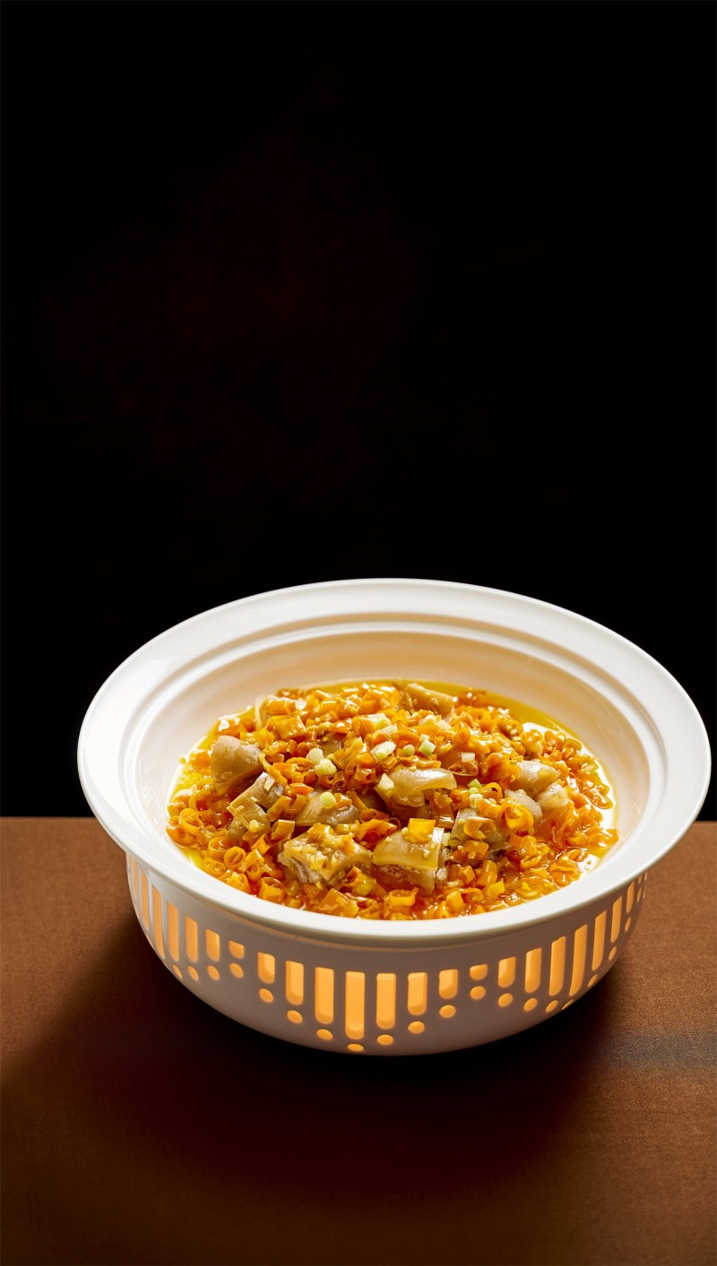 Steamed Yili Fresh Beef Palm with Huanggong Pepper Sauce