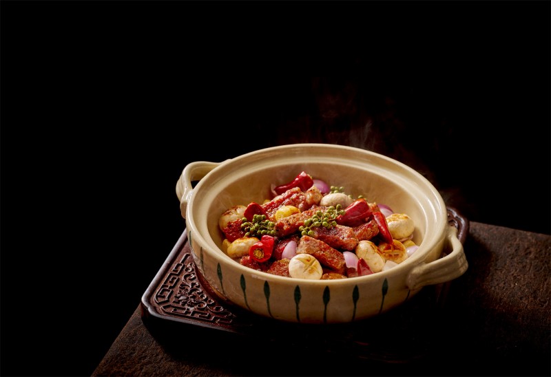 Baked beef with sand pot mushroom