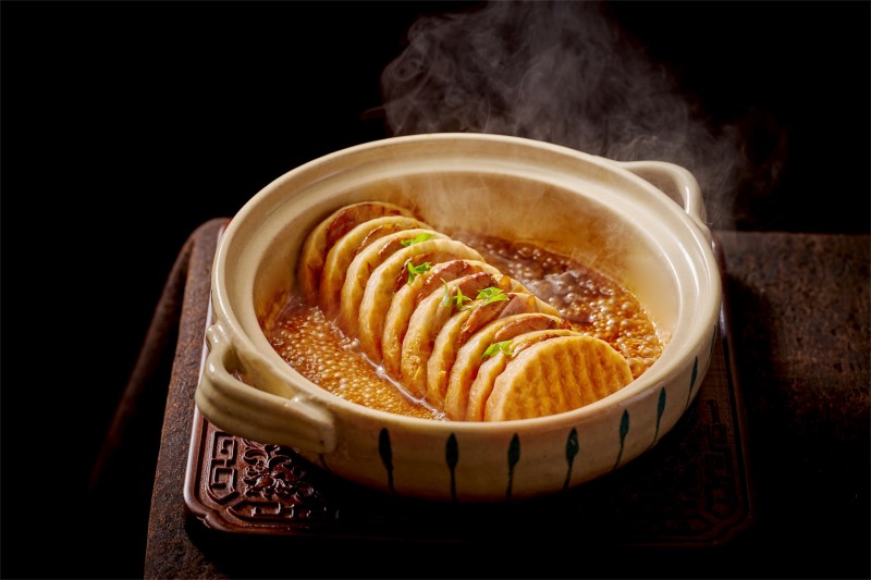 Baked taro with beef in a clay pot