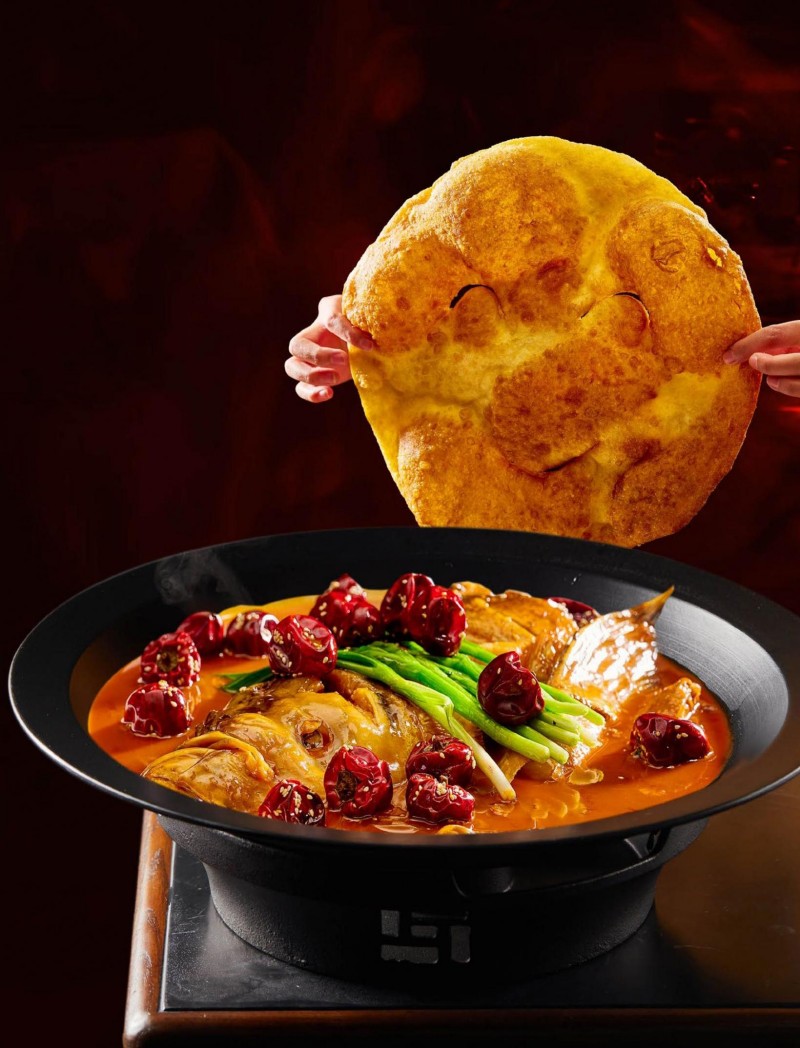 Ecological fish head with Youbing (Deep-fried round and flat dough-cake)