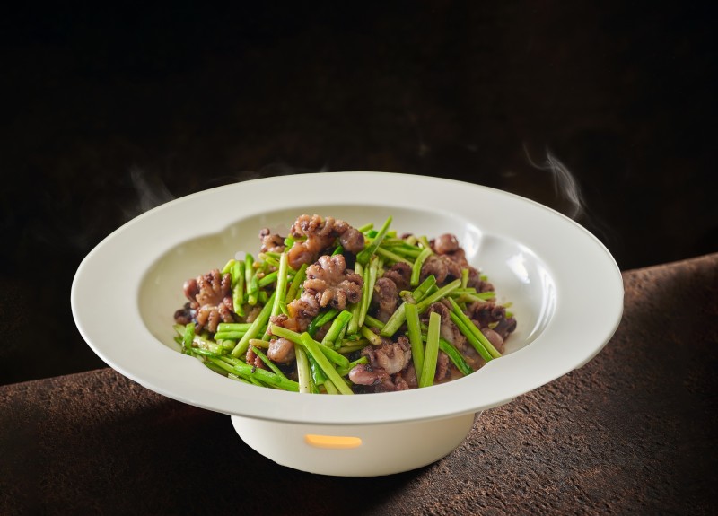 Stir fried Octopus with Spring Leeks