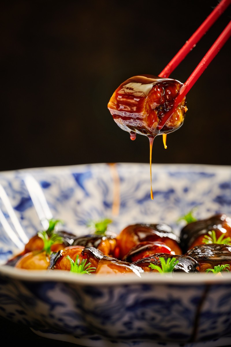 Single head garlic braised river eel