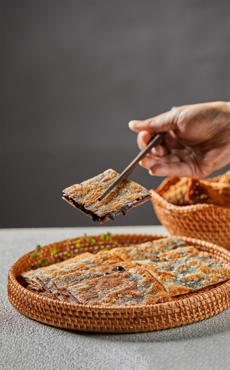Old Beijing brown sugar sesame paste cake