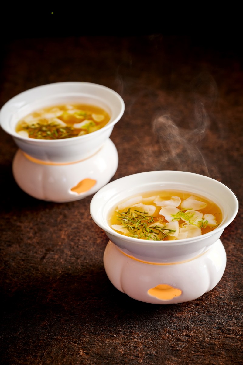 Lime, water shield, vegetable, and black fish egg soup